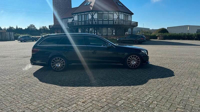 Gebraucht Mercedes E350 Avantgarde 258 PS (189 kW) 2015 Schwarz Limousine