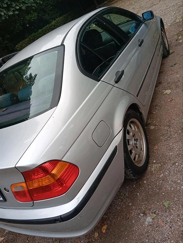 Grau Gebraucht 2004 BMW 316 Limousine | 1.000 € (Fairer Preis) - Bild 1/4