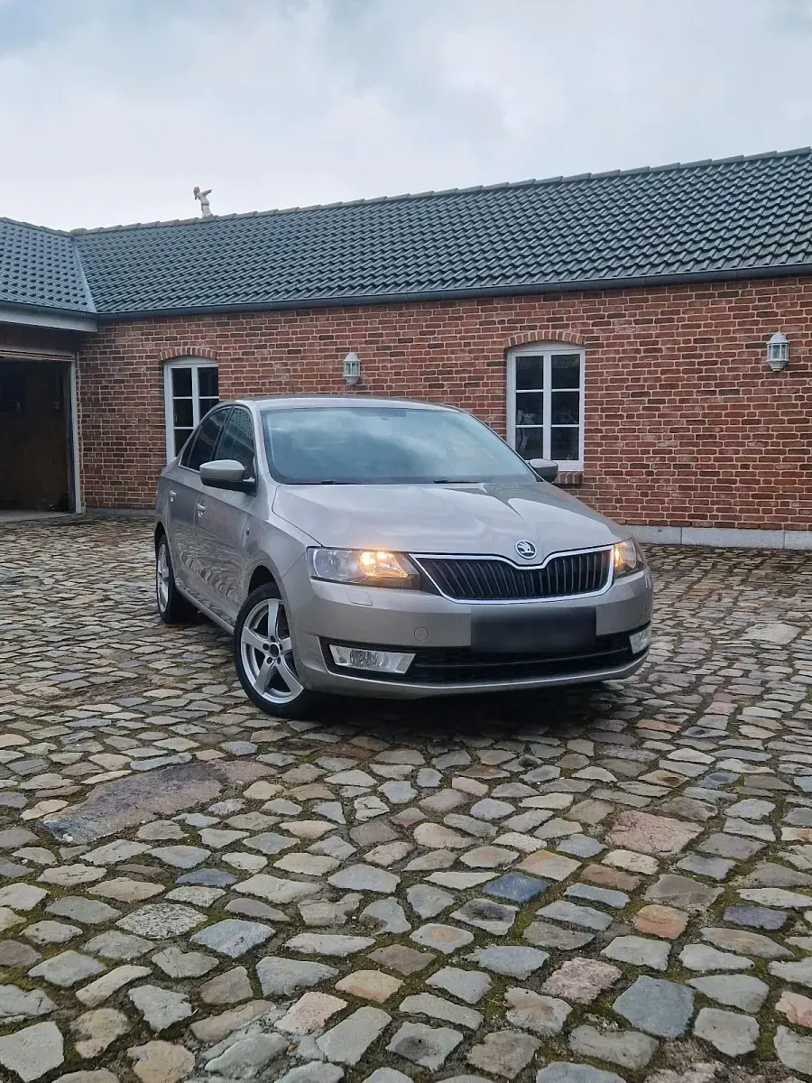 Gebraucht Skoda Rapid 122 PS (89 kW) 2013 Beige Kleinwagen