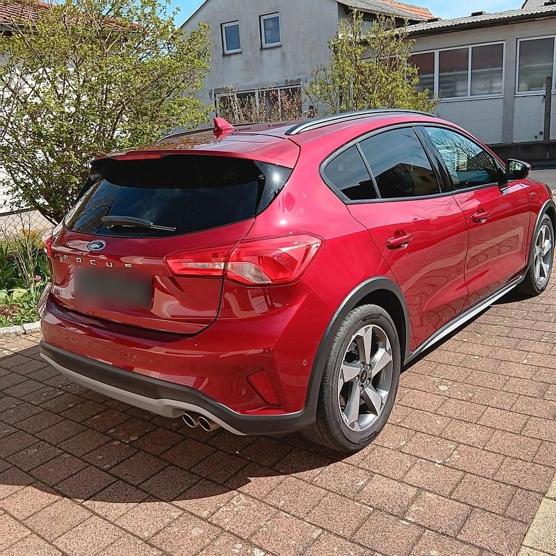 Gebraucht Ford Focus Active 125 PS (91 kW) 2019 Rot Limousine