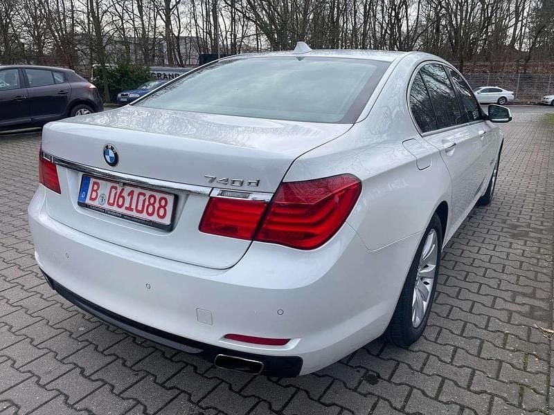 Gebraucht BMW 740 306 PS (225 kW) 2012 Weiß Limousine