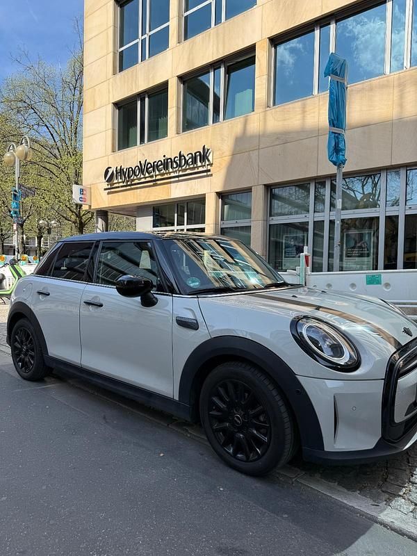 Gebraucht Mini Cooper 136 PS (100 kW) 2023 Weiß Kleinwagen