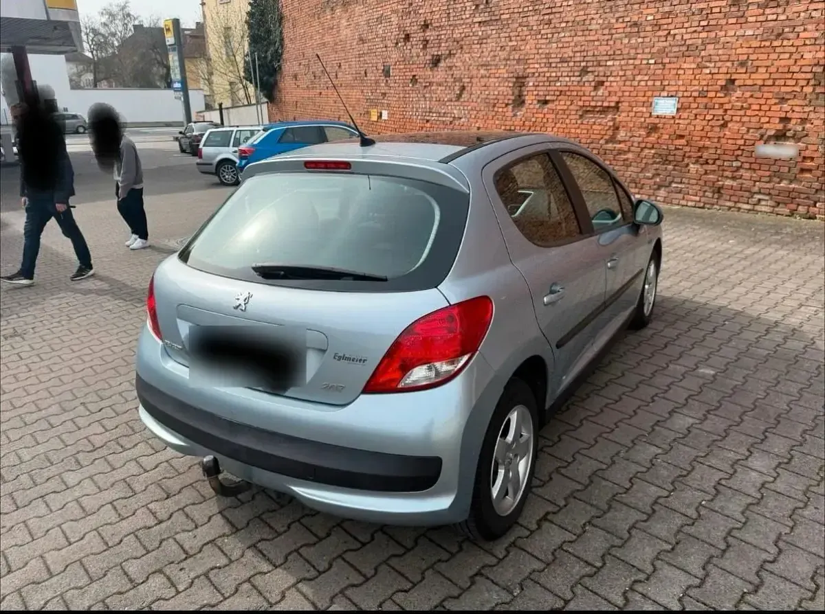 Gebraucht Peugeot 207 75 PS (55 kW) 2010 Silber Kleinwagen