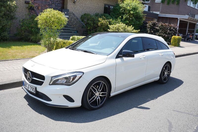 Weiß Gebraucht 2016 Mercedes CLA220 Shooting Brake AMG Kombi | 16.999 € (Fairer Preis) - Bild 1/4