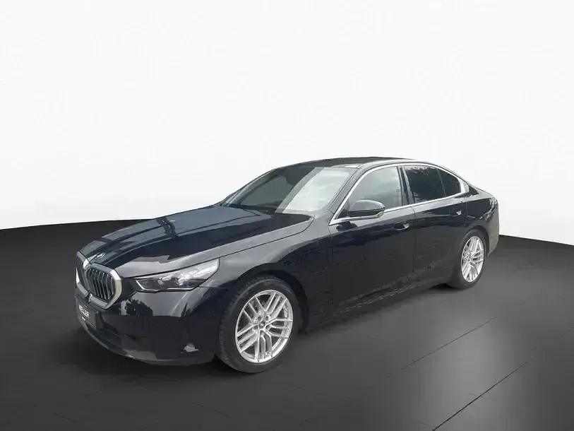 Gebraucht BMW 530e Comfort Edition 299 PS (219 kW) 2024 Black sapphire (schwarz) Limousine