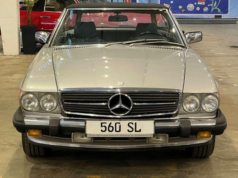 Gebraucht Mercedes 560 227 PS (166 kW) 1987 Astralsilber Cabrio