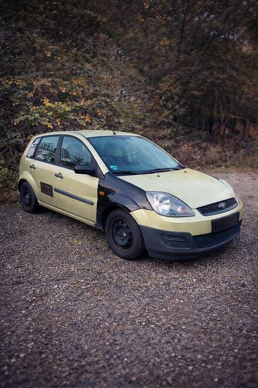 Gebraucht Ford Fiesta Ambiente 69 PS (50 kW) 2007 Grün Kleinwagen