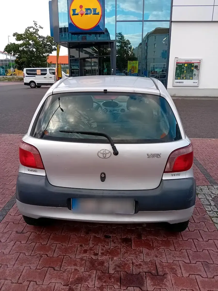 Gebraucht Toyota Yaris 68 PS (50 kW) 2003 Silber Kleinwagen