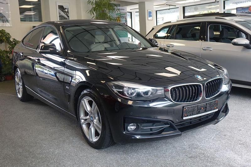 Schwarz Gebraucht 2018 BMW 320 Gran Turismo Sport Line Limousine | 13.999 € (Fairer Preis) - Bild 1/4