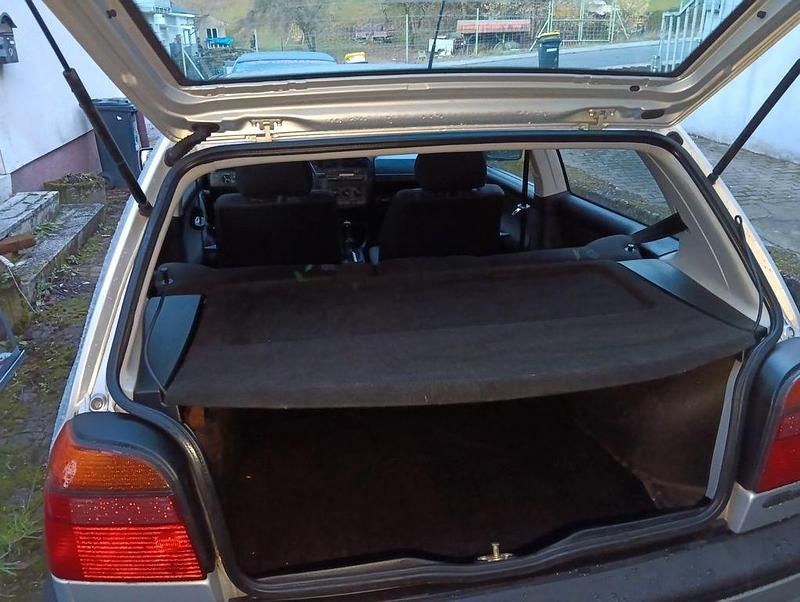 Gebraucht VW Golf III 60 PS (44 kW) 1995 Silber Limousine