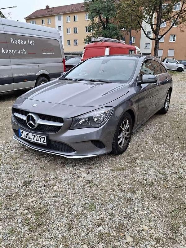 Grau Gebraucht 2016 Mercedes CLA180 Limousine | 10.500 € (Guter Preis) - Bild 1/4
