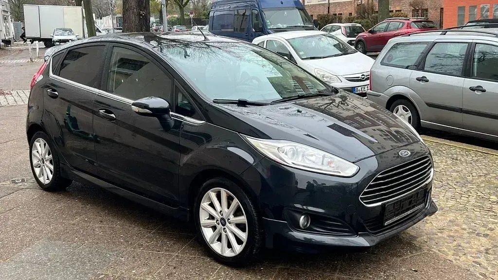 Używany Ford Fiesta Titanium 101 KM (74 kW) 2016 Czarny Hatchback