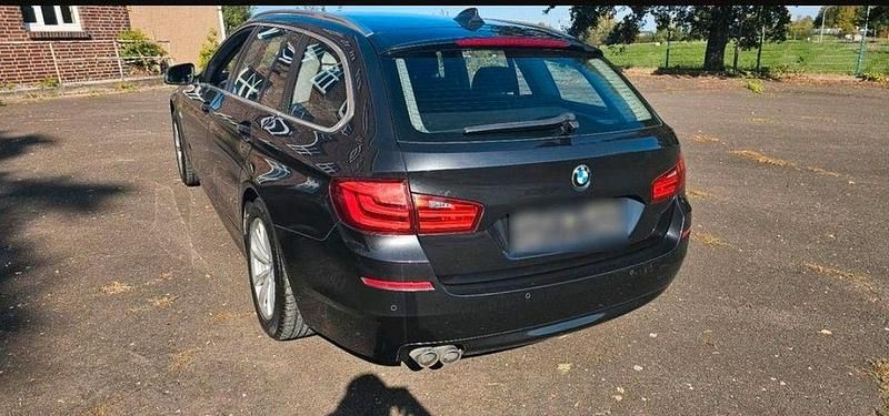 Gebraucht BMW 520 184 PS (135 kW) 2012 Schwarz Kombi