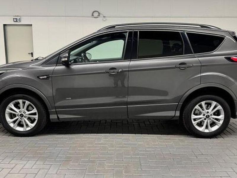 Gebraucht Ford Kuga ST-Line 242 PS (177 kW) 2018 Grau (magneticgrau) SUV