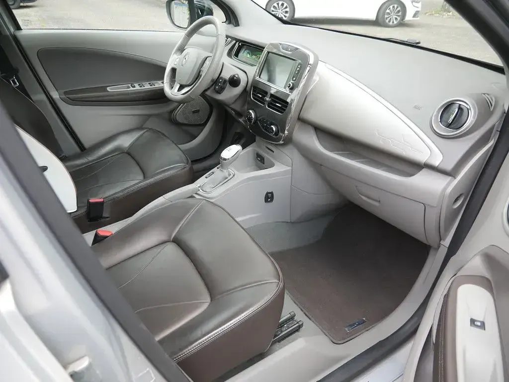 Second-hand Renault Zoe Bose Edition 64 kW (88 CP) 2017 Bej Hatchback