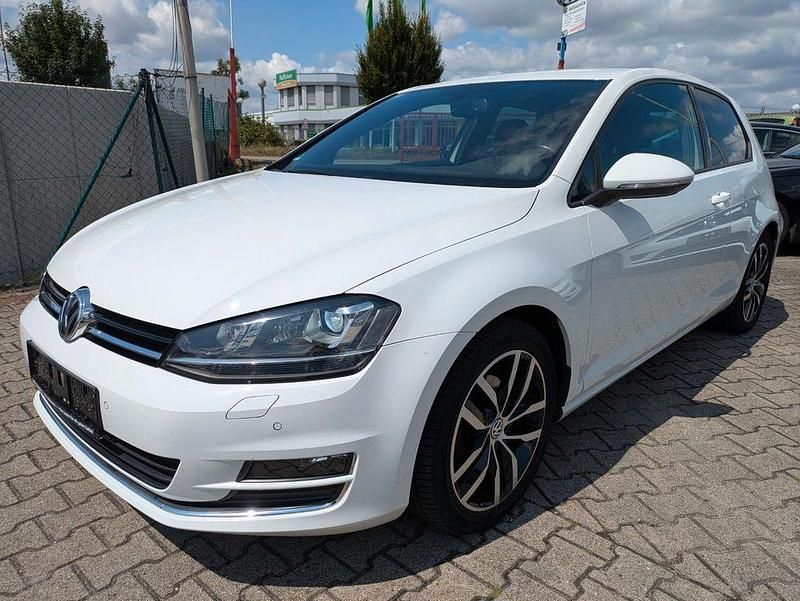 Weiß Gebraucht 2016 VW Golf Highline Limousine | 13.300 € (Fairer Preis) - Bild 1/4
