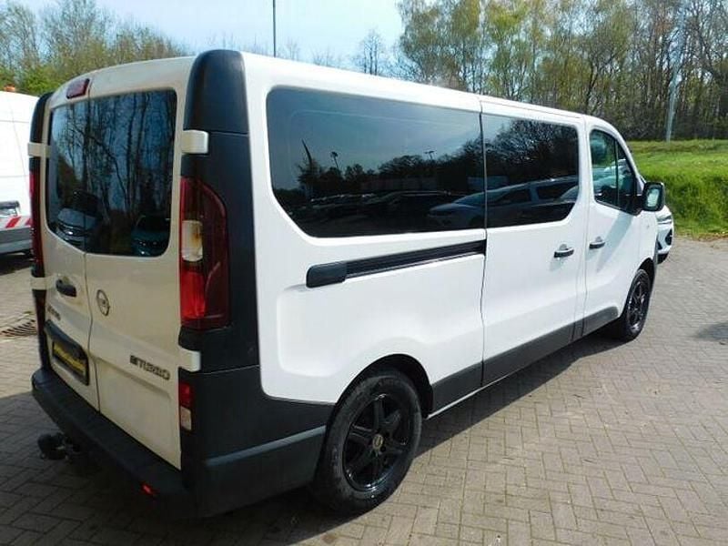 Gebraucht Opel Vivaro 125 PS (91 kW) 2018 Weiß Van / Kleinbus