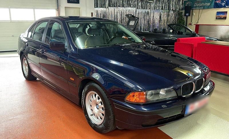 Używany BMW 520 150 KM (110 kW) 1999 Niebieski Sedan/Limuzyna