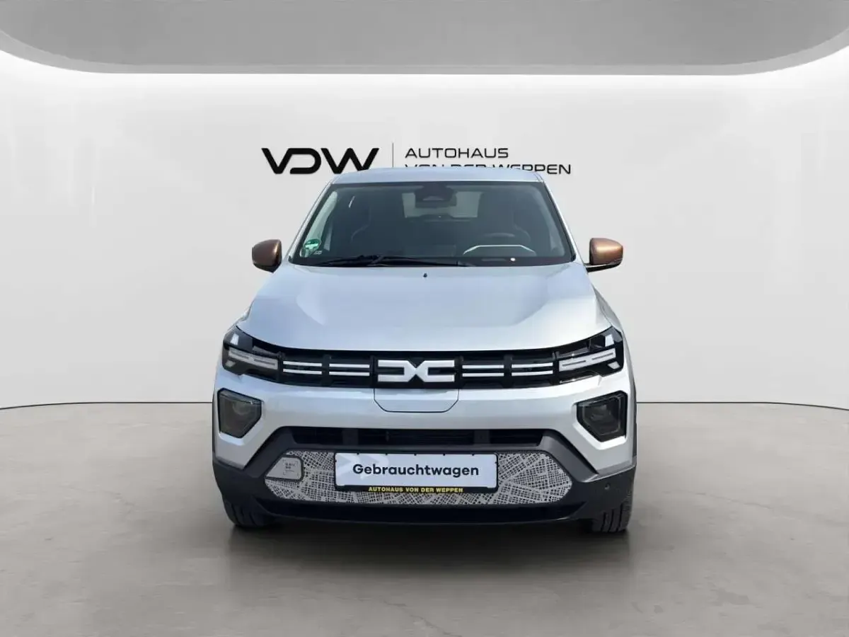 Gebraucht Dacia Spring Extreme 47 kW (65 PS) 2024 Diamantsilbergrau Kleinwagen