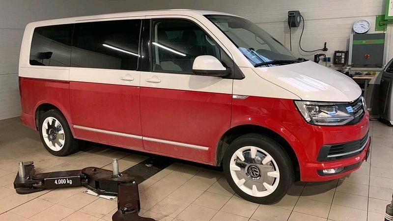 Rot Gebraucht 2016 VW Multivan Van | 37.400 € (Teuer) - Bild 1/4