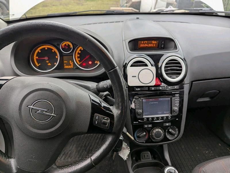 Gebraucht Opel Corsa 95 PS (69 kW) 2009 Weiß Kleinwagen