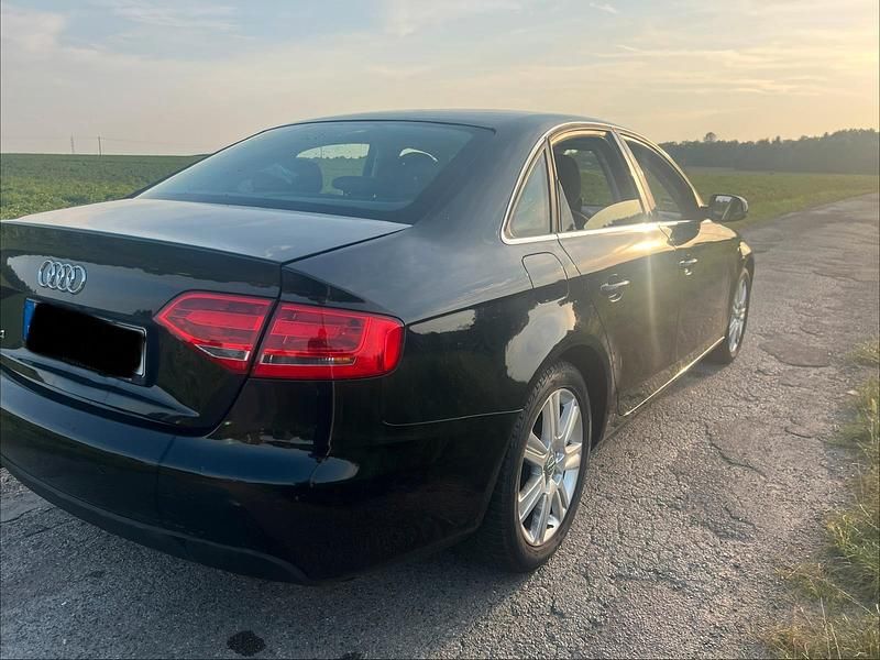 Schwarz Gebraucht 2010 Audi A4 Attraction Limousine | 5.950 € - Bild 1/4