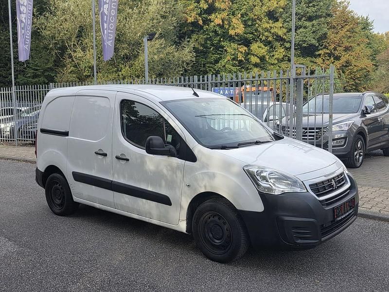 Weiß Gebraucht 2018 Peugeot Partner Premium Van / Kleinbus | 4.990 € (Superpreis) - Bild 1/4