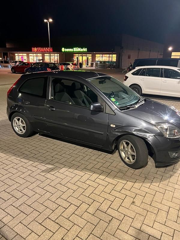 Gebraucht Ford Fiesta 70 PS (51 kW) 2008 Grau Kleinwagen