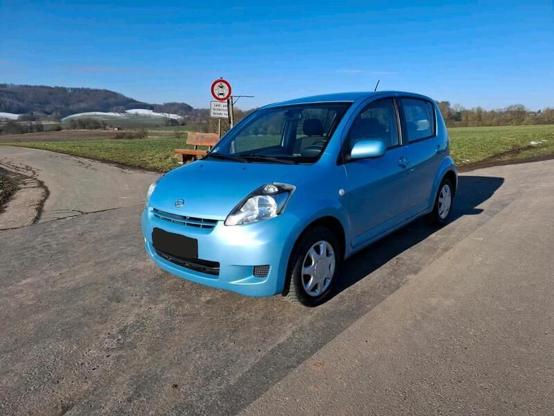 Blau Gebraucht 2009 Daihatsu Sirion Kleinwagen | 2.850 € (Fairer Preis) - Bild 1/4