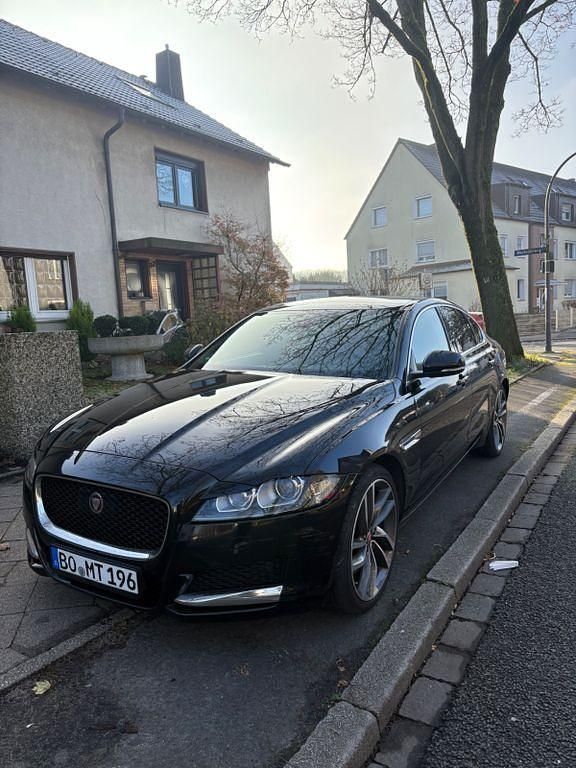 Schwarz Gebraucht 2017 Jaguar XF Portfolio Limousine | 12.500 € (Guter Preis) - Bild 1/4