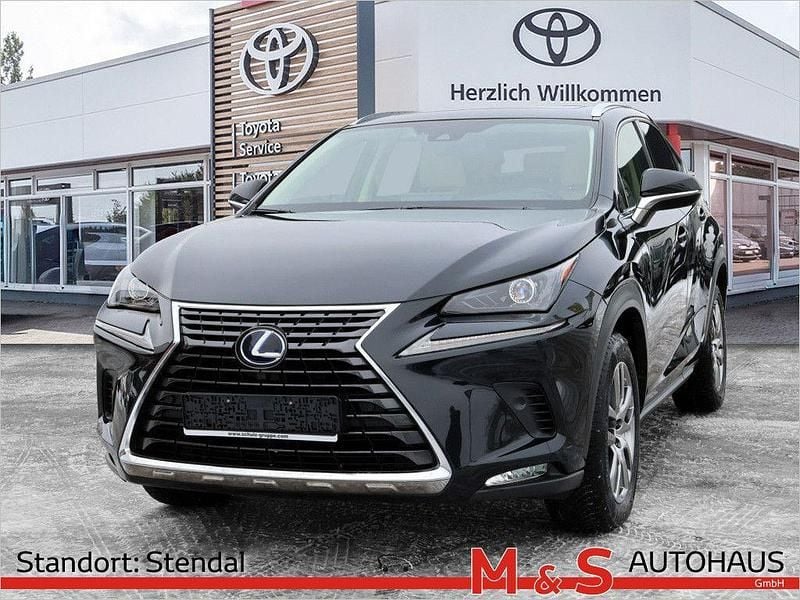 Gebraucht Lexus NX300h E-FOUR 197 PS (144 kW) 2019 Schwarz SUV