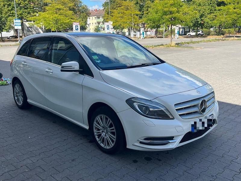 Gebraucht Mercedes B180 109 PS (80 kW) 2014 Calcitweiss  unilack Van / Kleinbus