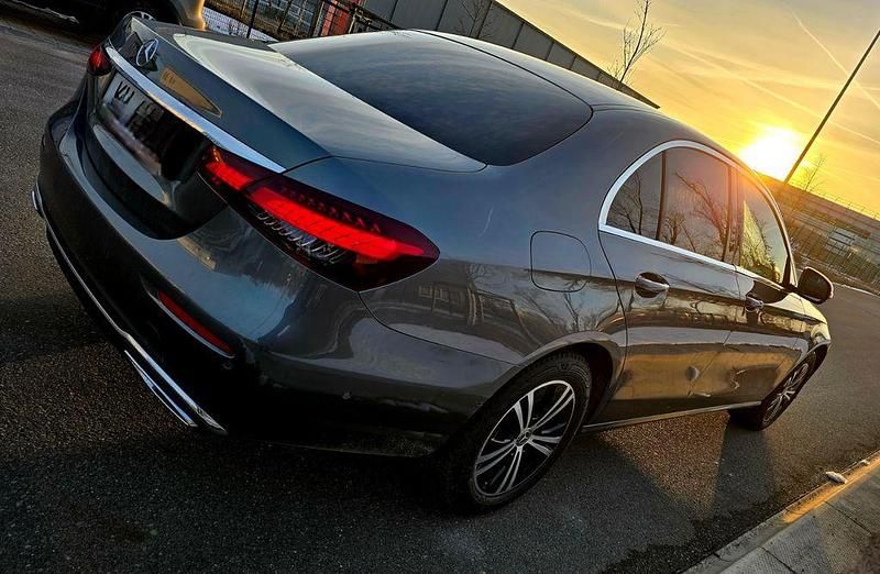 Gebraucht Mercedes E220 194 PS (142 kW) 2023 Limousine