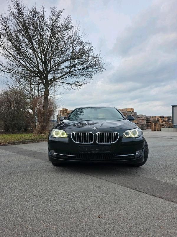 Gebraucht BMW 530 258 PS (189 kW) 2011 Schwarz Kombi