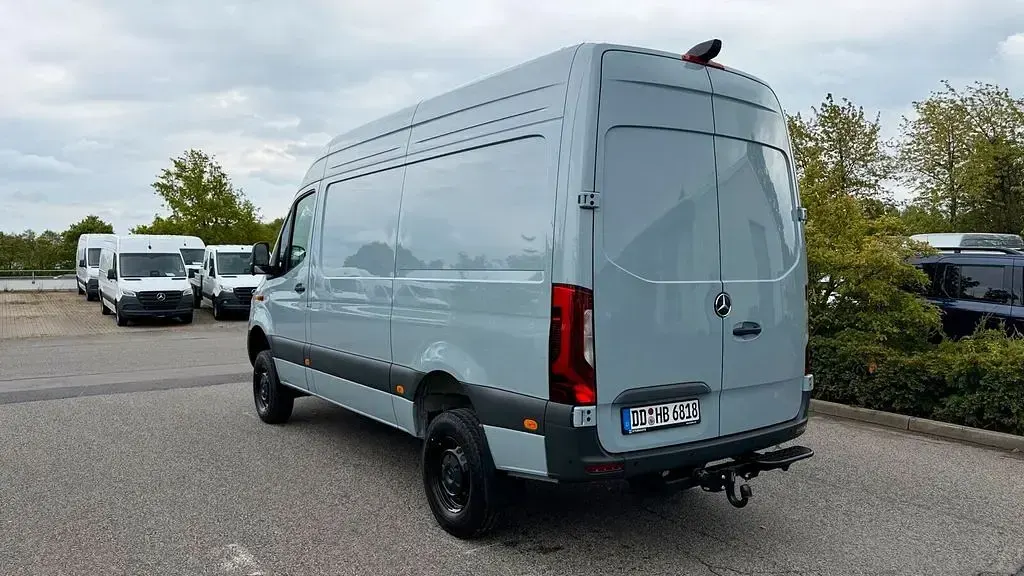 Gebraucht Mercedes Sprinter 190 PS (139 kW) 2026 Fehgrau Van