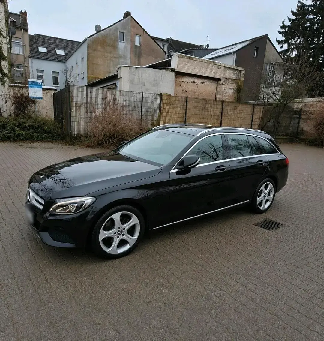 Gebraucht Mercedes C220 Avantgarde 170 PS (125 kW) 2014 Schwarz Kombi