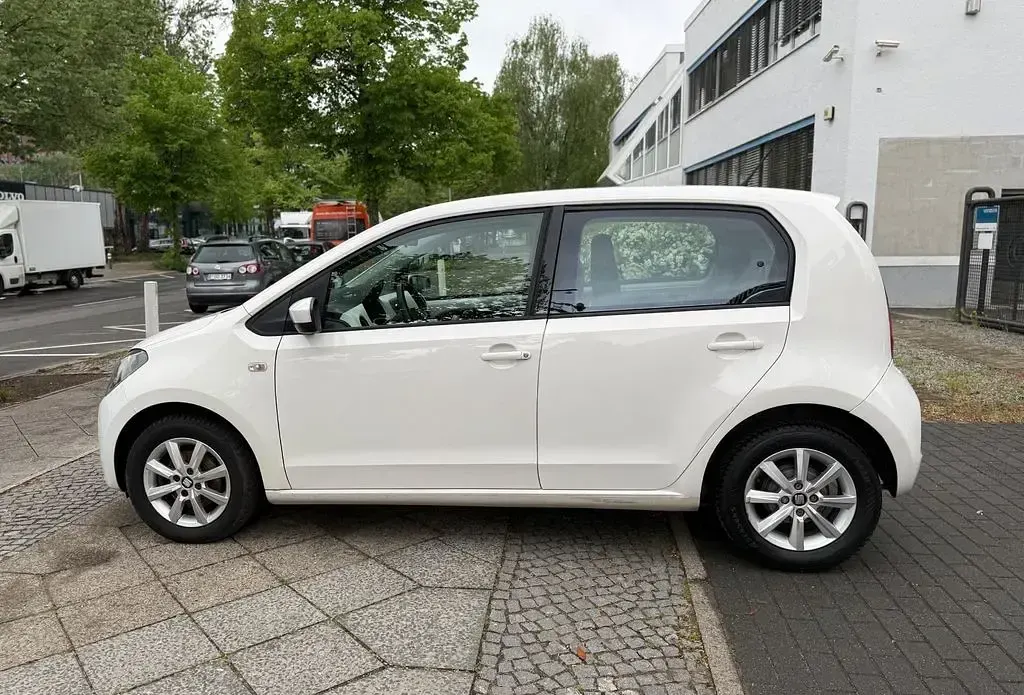Używany Seat Mii Chic 60 KM (44 kW) 2018 Biały Hatchback