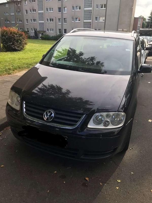 Schwarz Gebraucht 2004 VW Touran Highline Van / Kleinbus | 1.999 € (Etwas zu teuer) - Bild 1/4