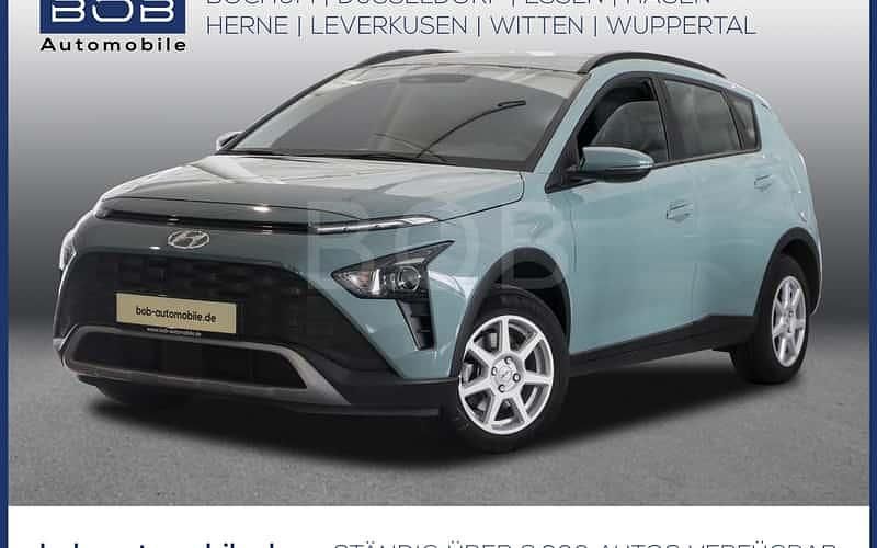 Mangrove green mic (grün) (grün) Gebraucht 2023 Hyundai Bayon Pure SUV | 15.444 € - Bild 1/4