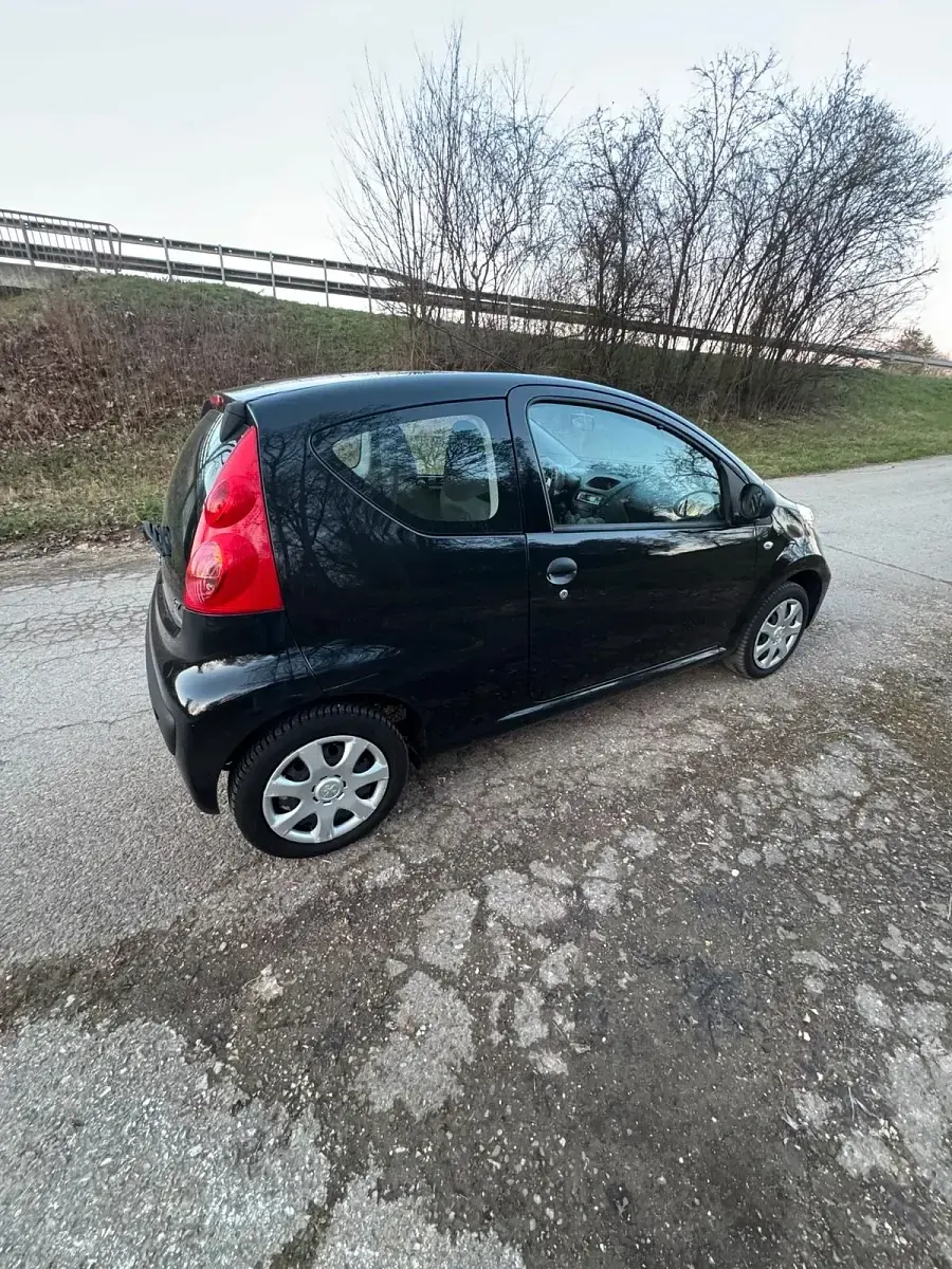Gebraucht Peugeot 107 68 PS (50 kW) 2009 Schwarz Kleinwagen