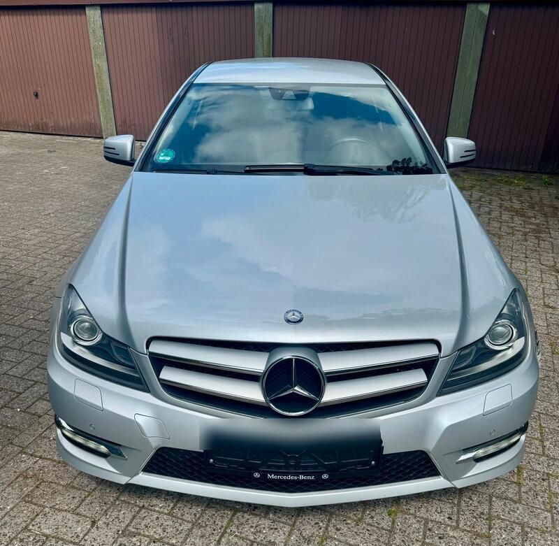 Silber Gebraucht 2013 Mercedes C180 Coupé | 14.990 € - Bild 1/4