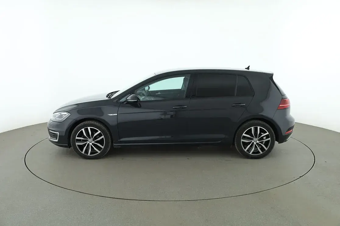 Gebraucht VW e-Golf 100 kW (136 PS) 2020 Grau Kleinwagen