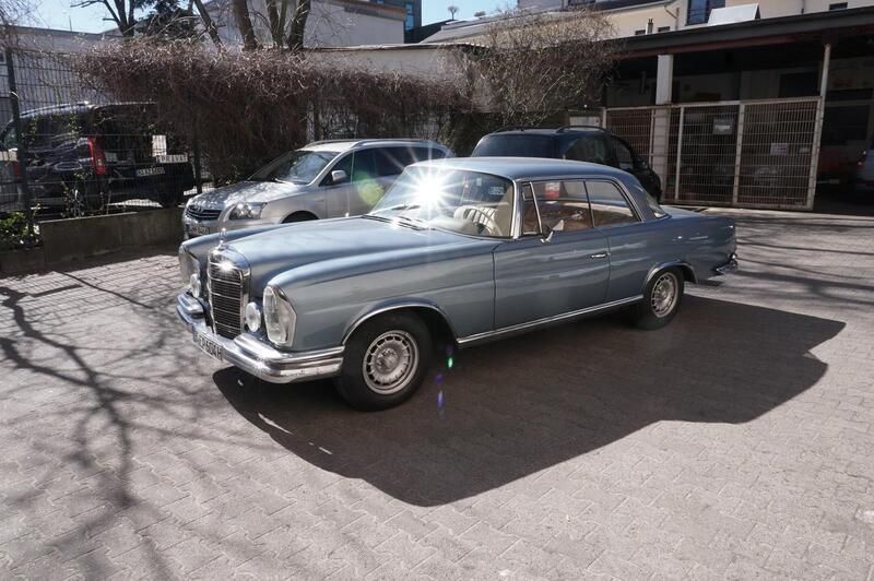 Blau Gebraucht 1968 Mercedes W111 Coupé | 39.500 € - Bild 1/4