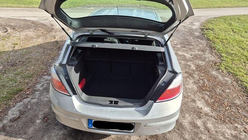 Gebraucht Opel Astra 90 PS (66 kW) 2004 Silber Limousine