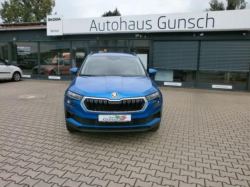 Weiß Neu 2025 Skoda Karoq Selection SUV | 34.800 € (Etwas zu teuer) - Bild 1/4