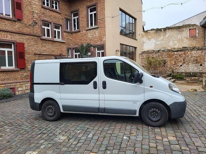 Weiß Gebraucht 2014 Opel Vivaro Van / Kleinbus | 6.100 € (Superpreis) - Bild 1/4