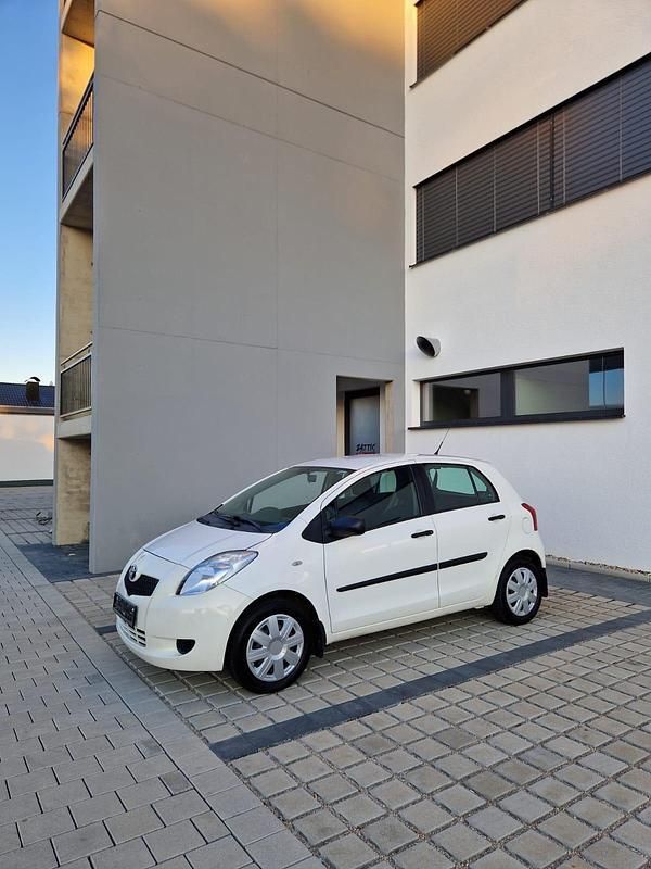 Weiß Gebraucht 2006 Toyota Yaris Kleinwagen | 2.200 € (Guter Preis) - Bild 1/4