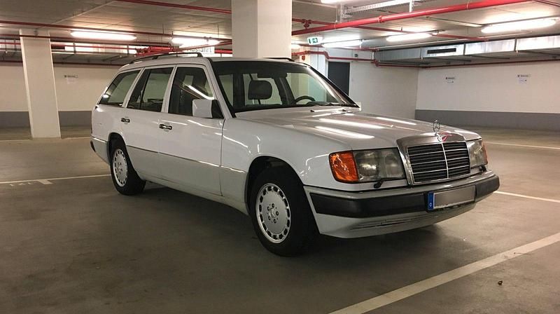 Weiß Gebraucht 1992 Mercedes 300 Kombi | 12.345 € - Bild 1/4