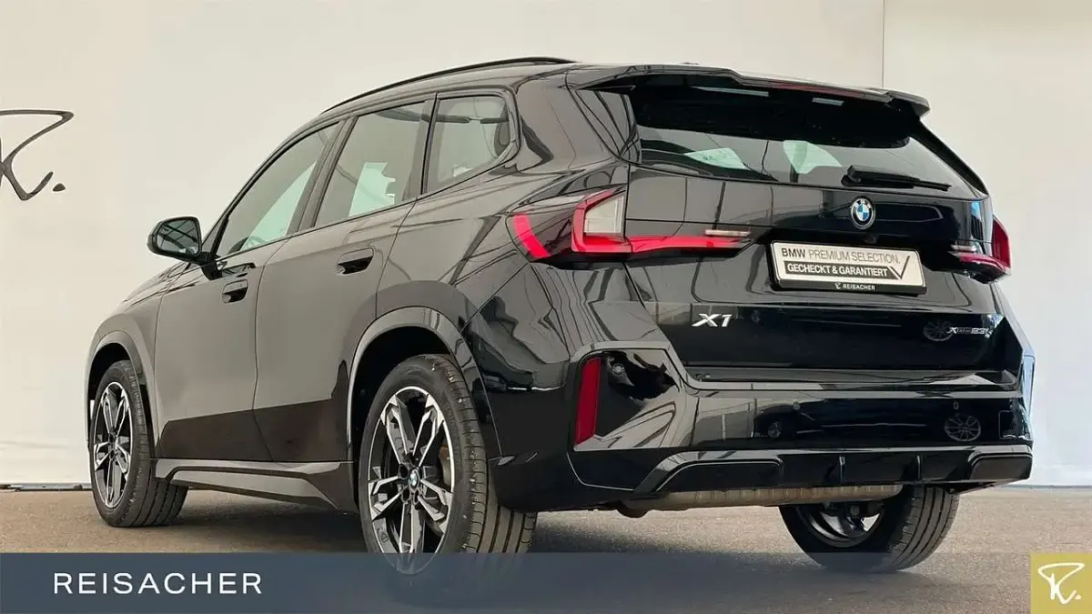 Gebraucht BMW X1 M Sport 204 PS (150 kW) 2025 Saphirschwarz metallic SUV