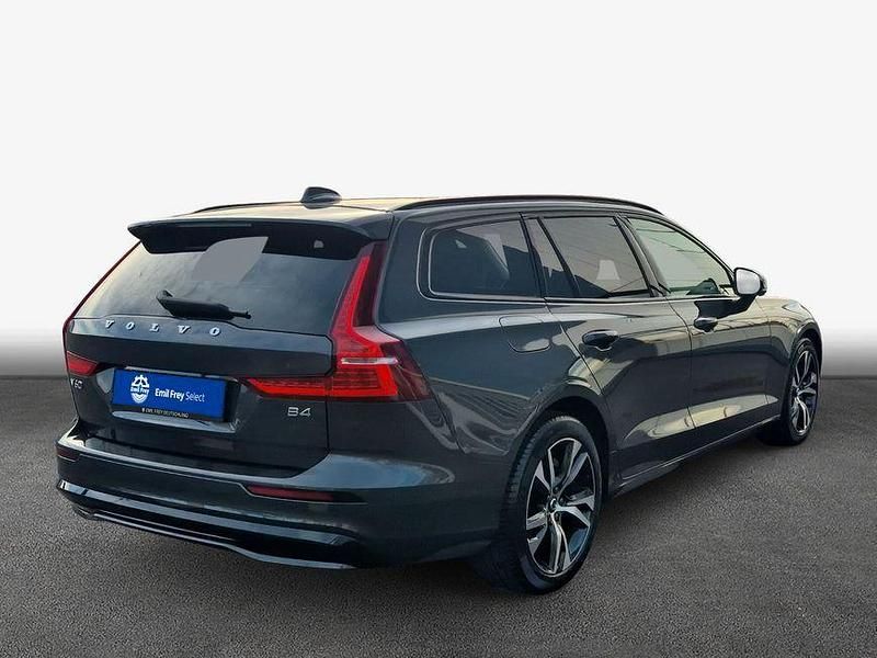 Gebraucht Volvo V60 Plus 197 PS (144 kW) 2025 Platinum grey metallic Kombi
